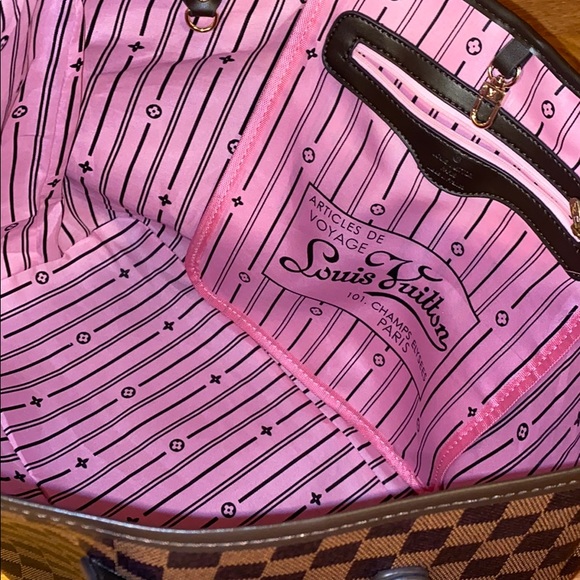 Shoulder bag and wristlet set - Picture 2 of 3